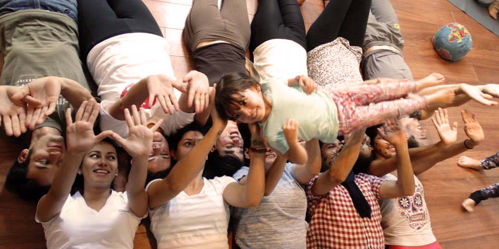 ioga en família yoga para niños