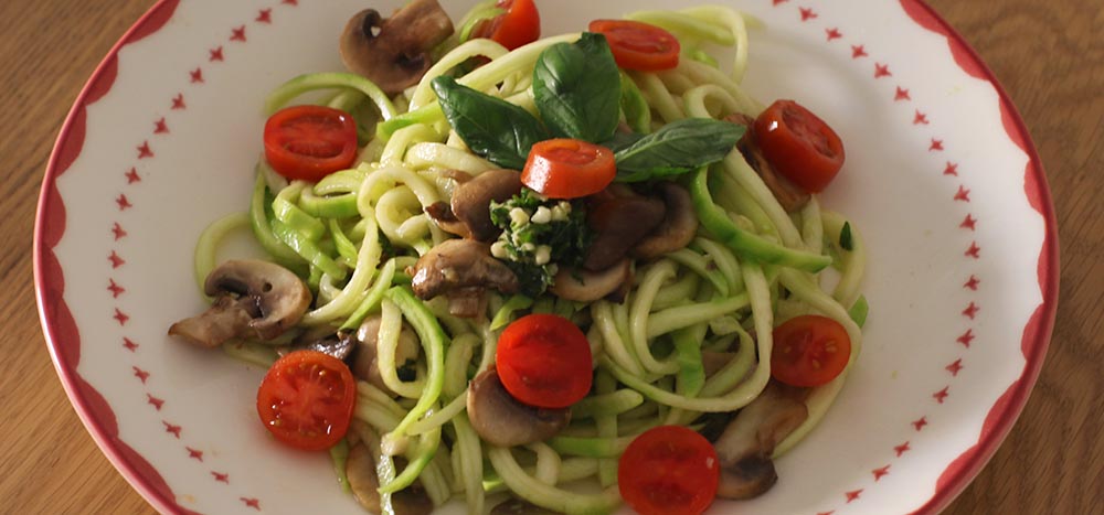 Espaguetis de carbassó amb pesto i xampinyons